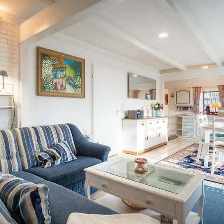 Am-hohen-ufer-reetdach-haus-happy-haus Feriehus Großenbrode