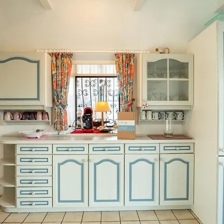 Am-hohen-ufer-reetdach-haus-happy-haus Feriehus Großenbrode