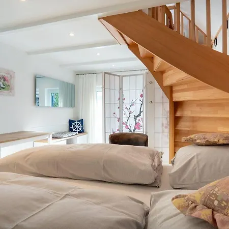 Feriehus Am-hohen-ufer-reetdach-haus-happy-haus