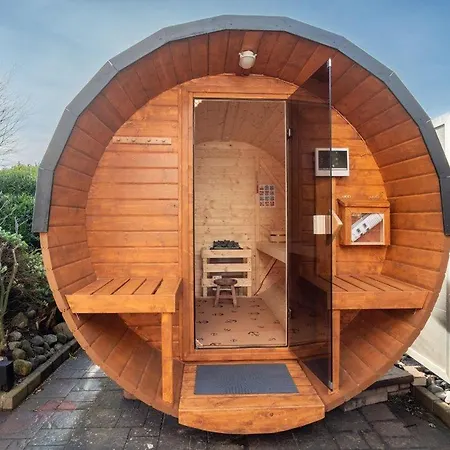 Am-hohen-ufer-reetdach-haus-happy-haus Feriehus