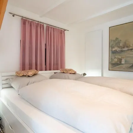 Am-hohen-ufer-reetdach-haus-happy-haus * Großenbrode