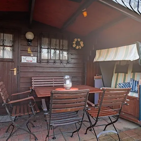 Ferienhaus Am-hohen-ufer-reetdach-haus-happy-haus Großenbrode