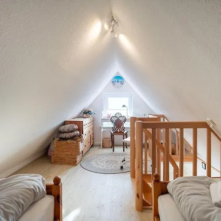 Am-hohen-ufer-reetdach-haus-happy-haus * Großenbrode